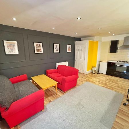 Adeamstays Provides Beautiful Centrally Located 1 And 2 Bed Apartments On Liverpools Boulevard Exterior foto