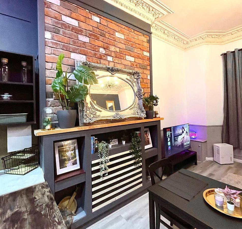 Adeamstays Provides Beautiful Centrally Located 1 And 2 Bed Apartments On Liverpools Boulevard Exterior foto