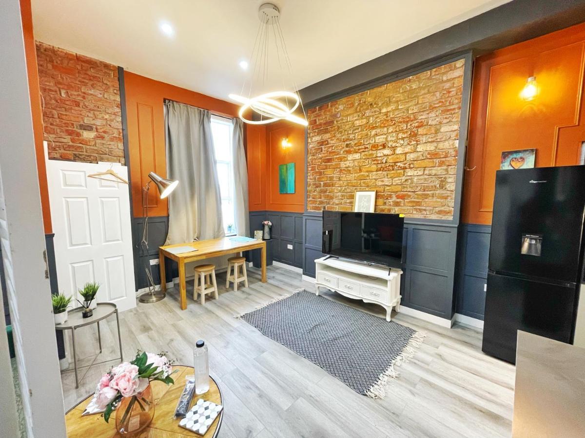 Adeamstays Provides Beautiful Centrally Located 1 And 2 Bed Apartments On Liverpools Boulevard Exterior foto