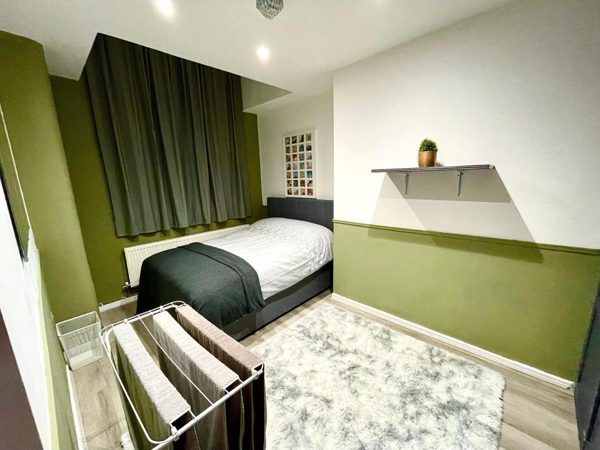 Adeamstays Provides Beautiful Centrally Located 1 And 2 Bed Apartments On Liverpools Boulevard Exterior foto