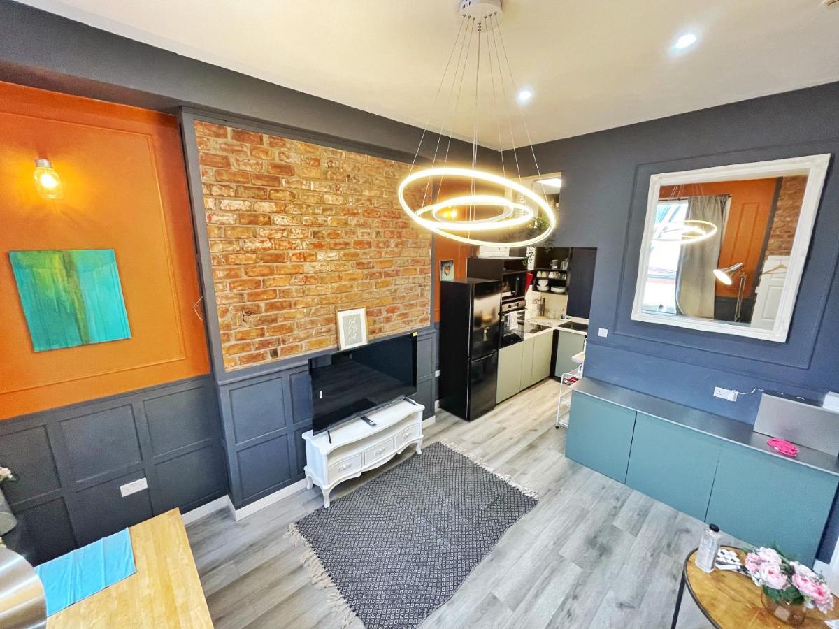 Adeamstays Provides Beautiful Centrally Located 1 And 2 Bed Apartments On Liverpools Boulevard Exterior foto