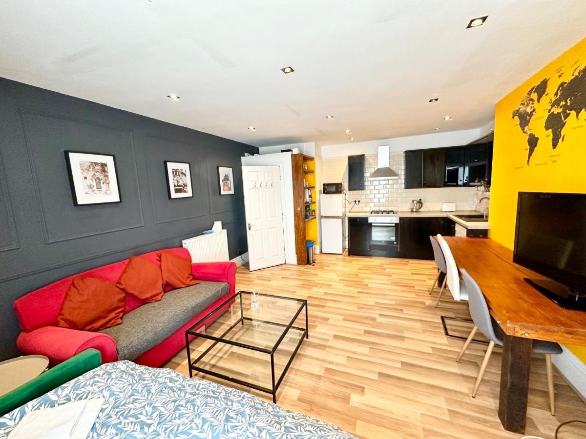 Adeamstays Provides Beautiful Centrally Located 1 And 2 Bed Apartments On Liverpools Boulevard Exterior foto