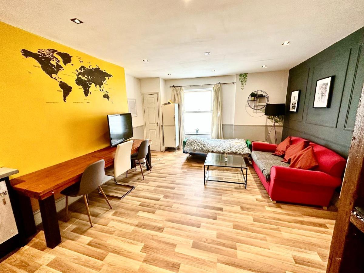 Adeamstays Provides Beautiful Centrally Located 1 And 2 Bed Apartments On Liverpools Boulevard Exterior foto