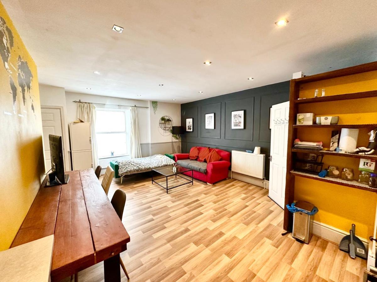 Adeamstays Provides Beautiful Centrally Located 1 And 2 Bed Apartments On Liverpools Boulevard Exterior foto