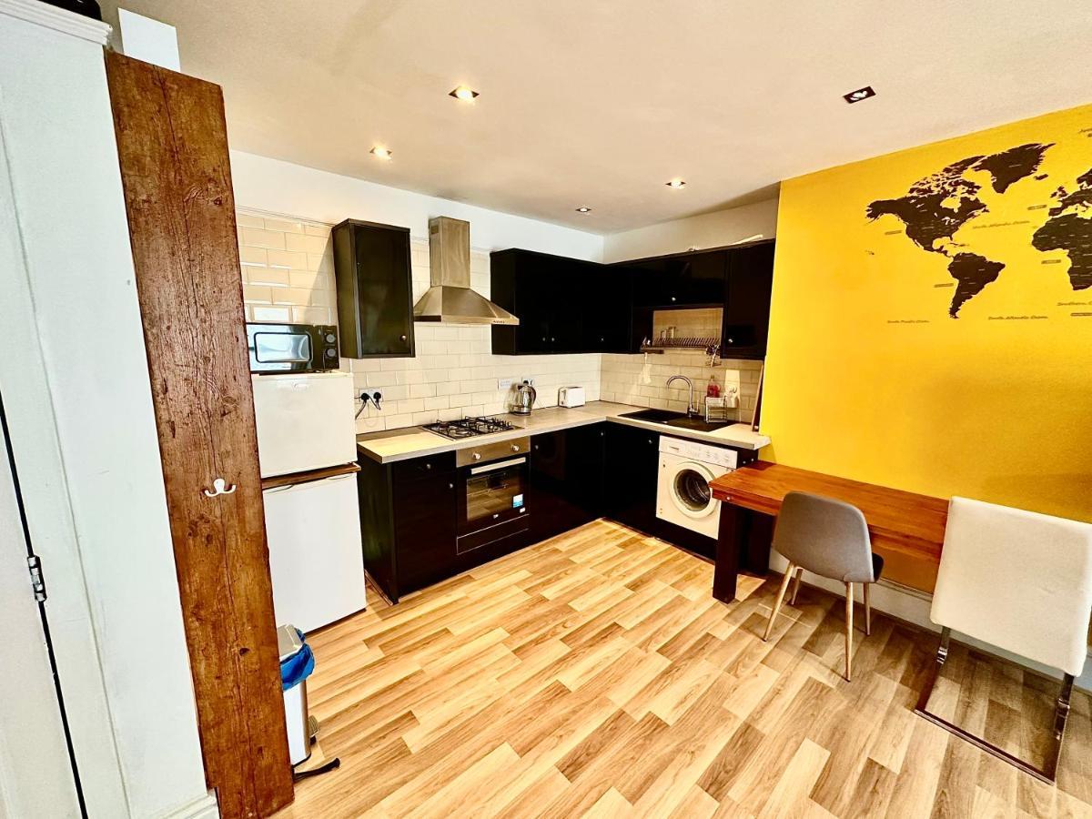 Adeamstays Provides Beautiful Centrally Located 1 And 2 Bed Apartments On Liverpools Boulevard Exterior foto