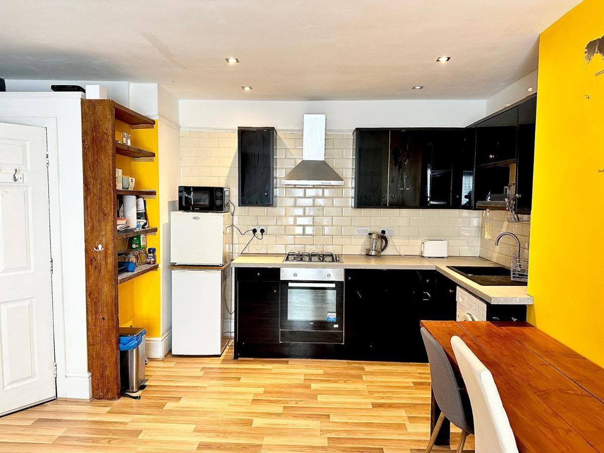 Adeamstays Provides Beautiful Centrally Located 1 And 2 Bed Apartments On Liverpools Boulevard Exterior foto
